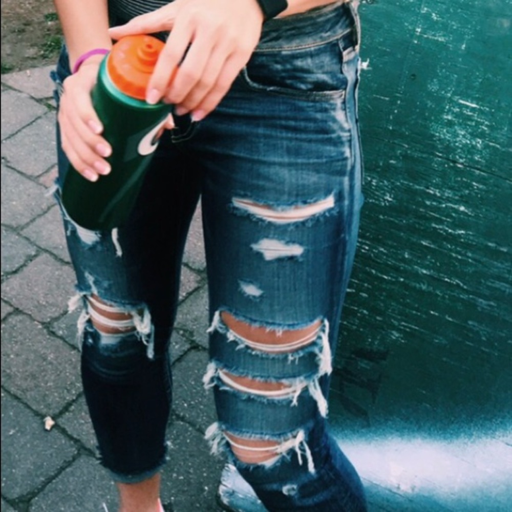 American Eagle Stretch Distressed Cropped Jeans